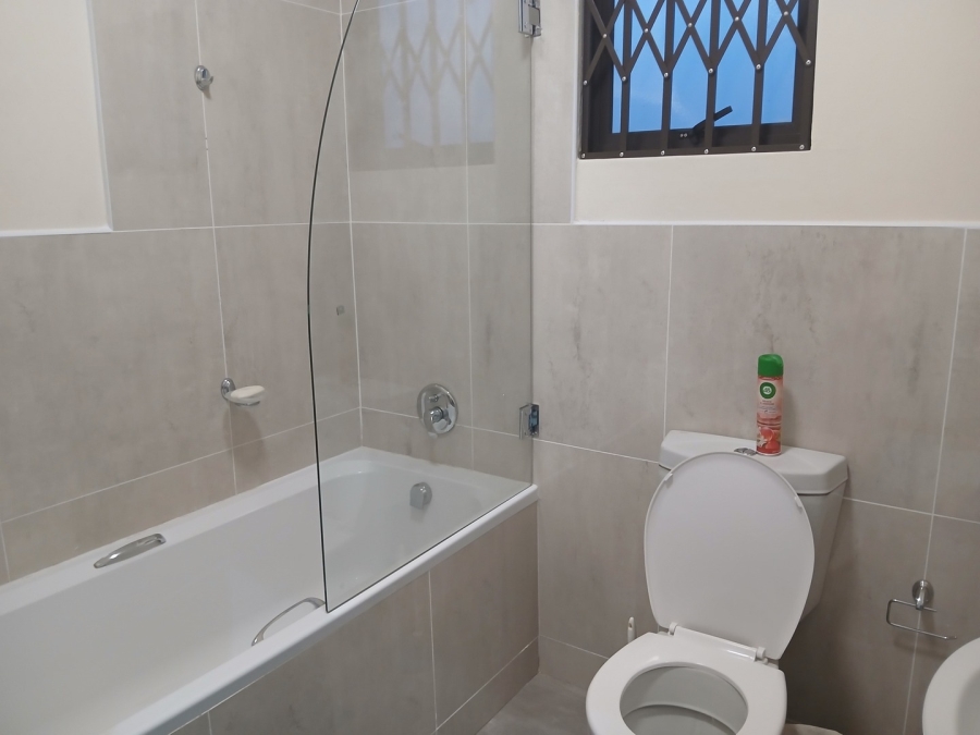 3 Bedroom Property for Sale in Cove Rock Eastern Cape